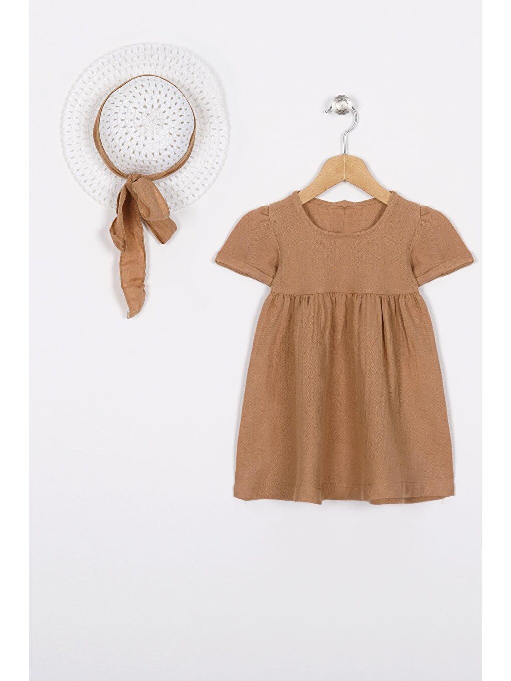 Kahverengi Bisiklet Yaka Şapka Aksesuarlı Kız Çocuk Elbise