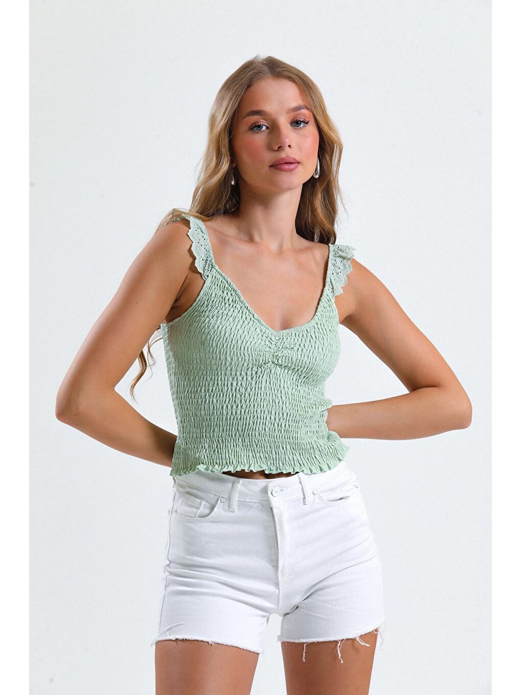 Haki İnce Askılı Kolları Fırfırlı Omzu Dantelli Likralı Crop Bluz