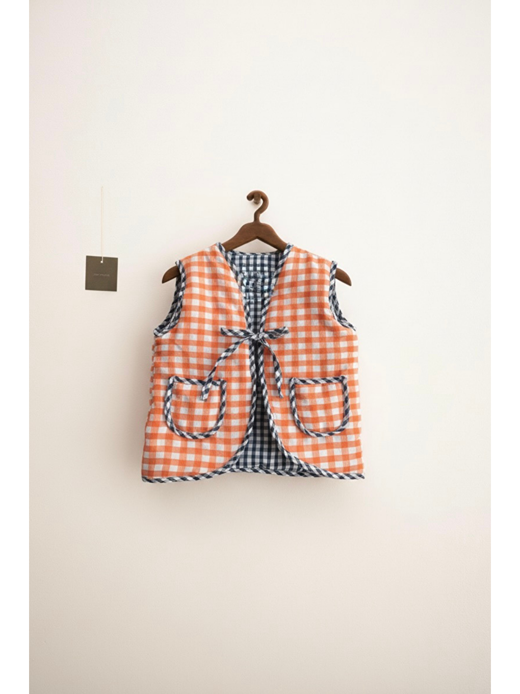 Unisex Çocuk Pamuklu Turuncu Ekose Kedi Aplikeli Yelek – Cool Cats Club Tasarım-1