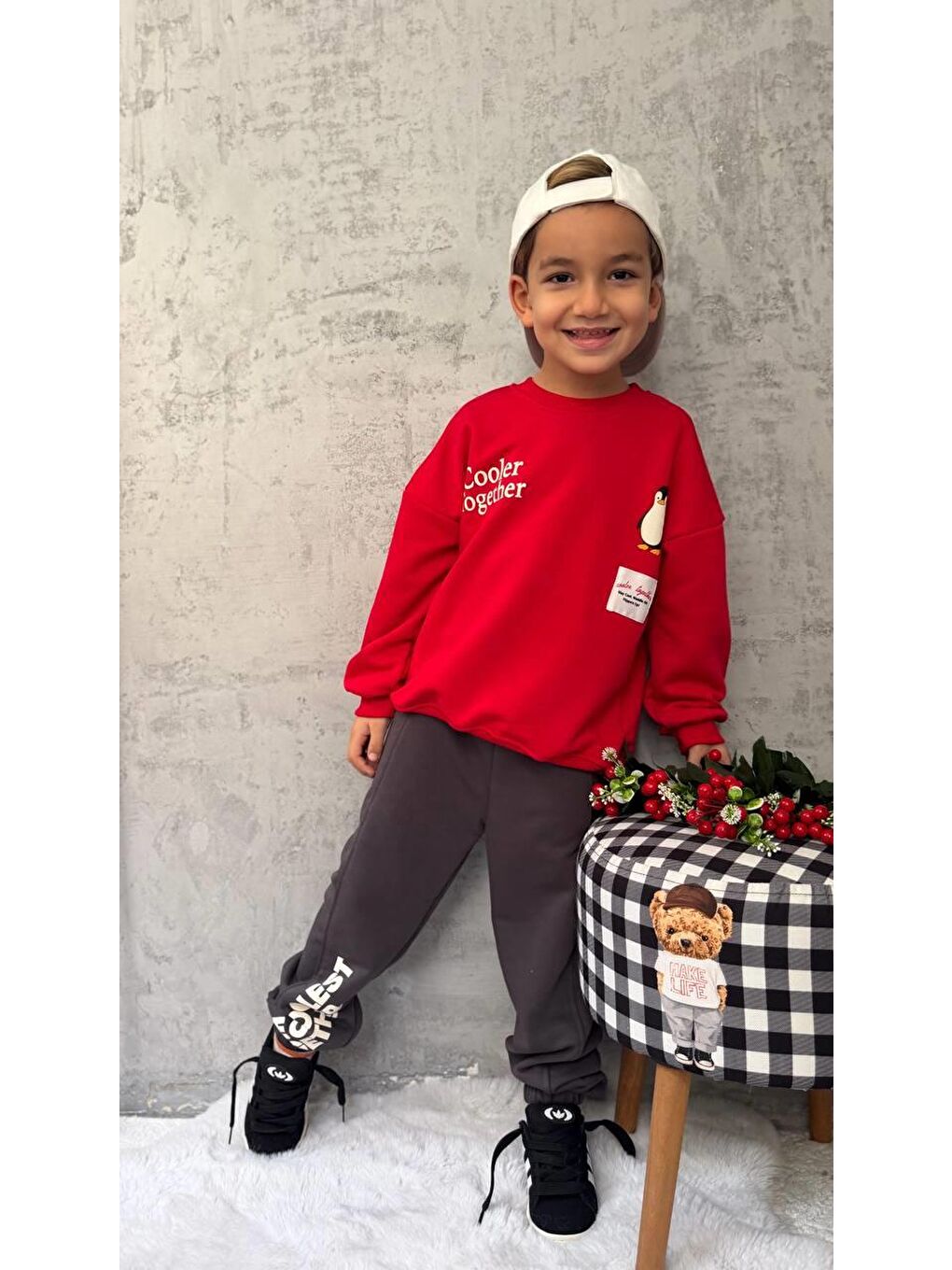 Karışık Erkek Çocuk Pamuklu Kırmızı Penguen Baskılı Sweat & Siyah Eşofman Takım – Oversize-1