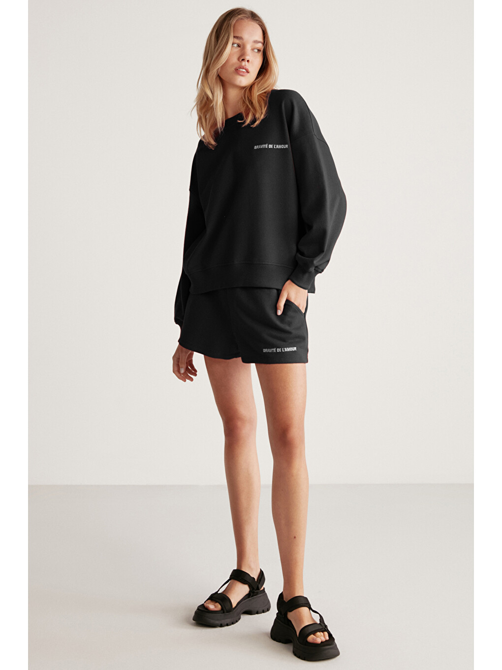 Jennıfer Kadın Organik Pamuklu Nakışlı Yuvarlak Yakalı Oversize Siyah Sweatshirt-2