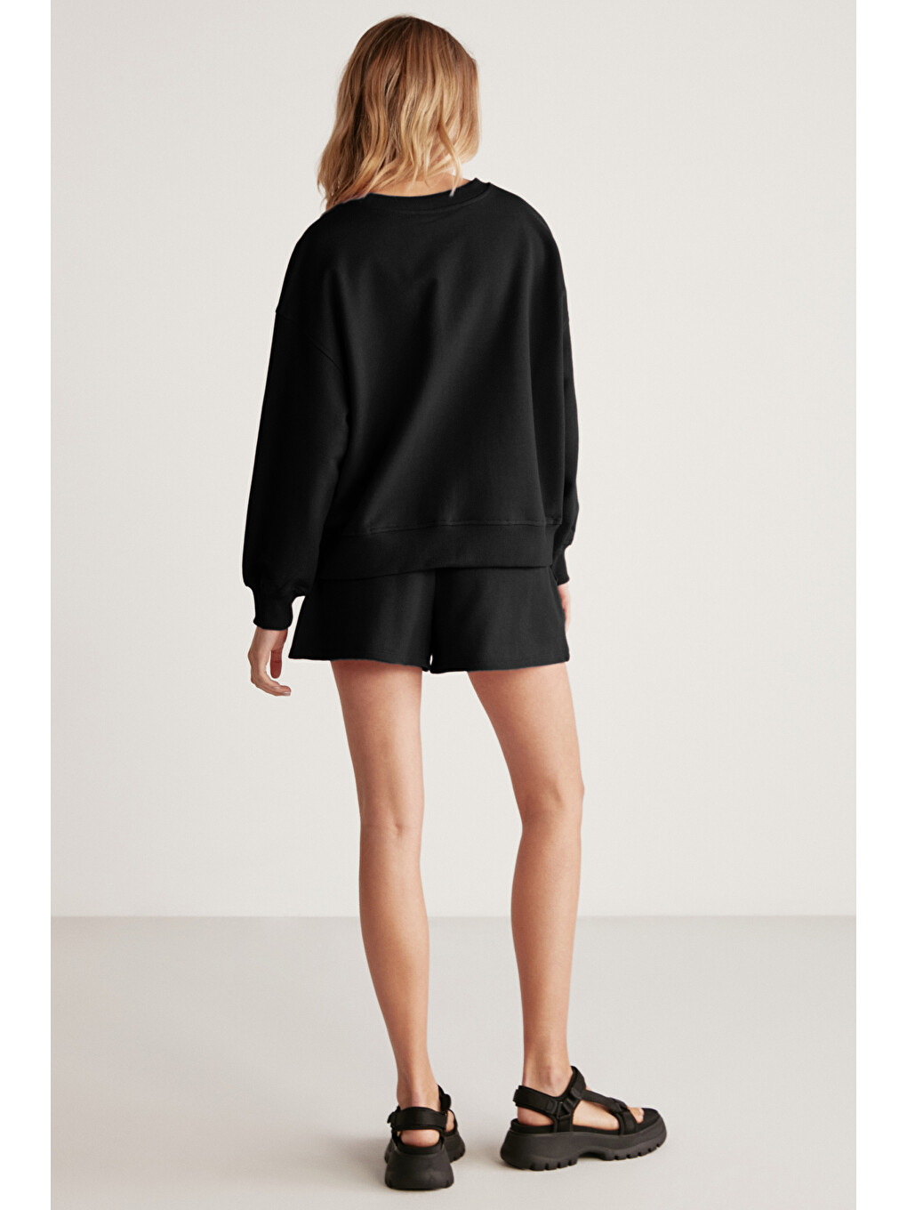 Jennıfer Kadın Organik Pamuklu Nakışlı Yuvarlak Yakalı Oversize Siyah Sweatshirt-4