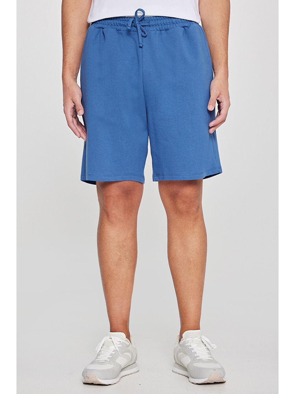 Erkek İndigo Pamuklu Rahat Nefes Alabilen 2 İplik Cepli Örme Standart Fit Normal Kesim Şort-1