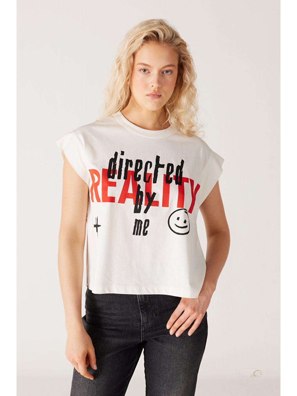 Regular Fit Normal Kesim %100 Pamuk Bisiklet Yaka Kolsuz Beyaz Tişört