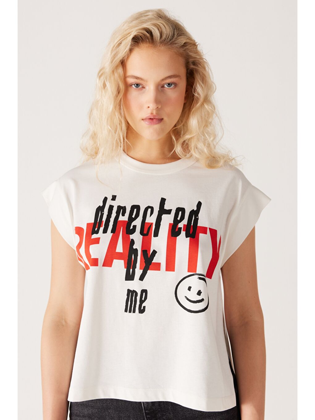 Regular Fit Normal Kesim %100 Pamuk Bisiklet Yaka Kolsuz Beyaz Tişört-1