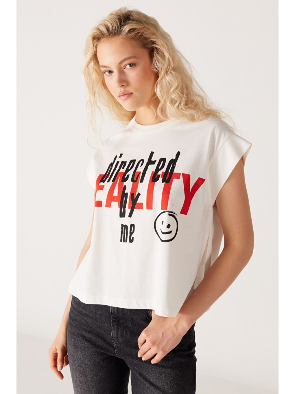 Regular Fit Normal Kesim %100 Pamuk Bisiklet Yaka Kolsuz Beyaz Tişört-2