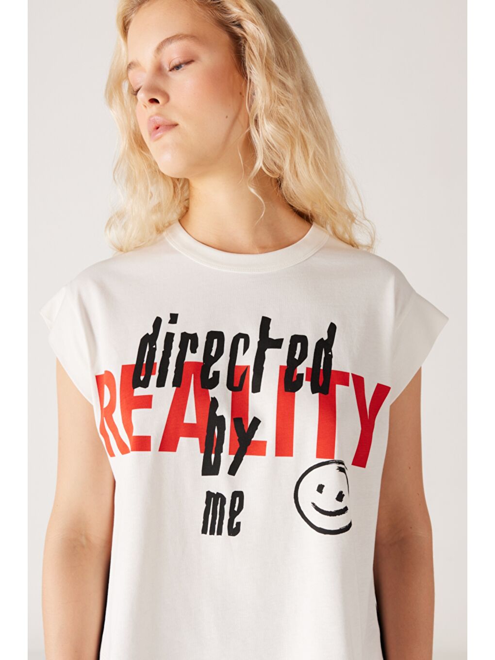 Regular Fit Normal Kesim %100 Pamuk Bisiklet Yaka Kolsuz Beyaz Tişört-3