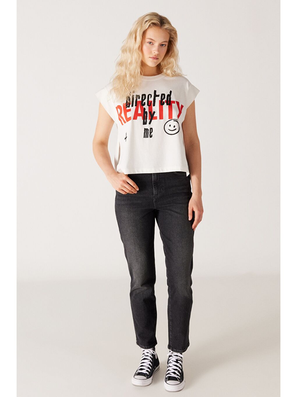 Regular Fit Normal Kesim %100 Pamuk Bisiklet Yaka Kolsuz Beyaz Tişört-5