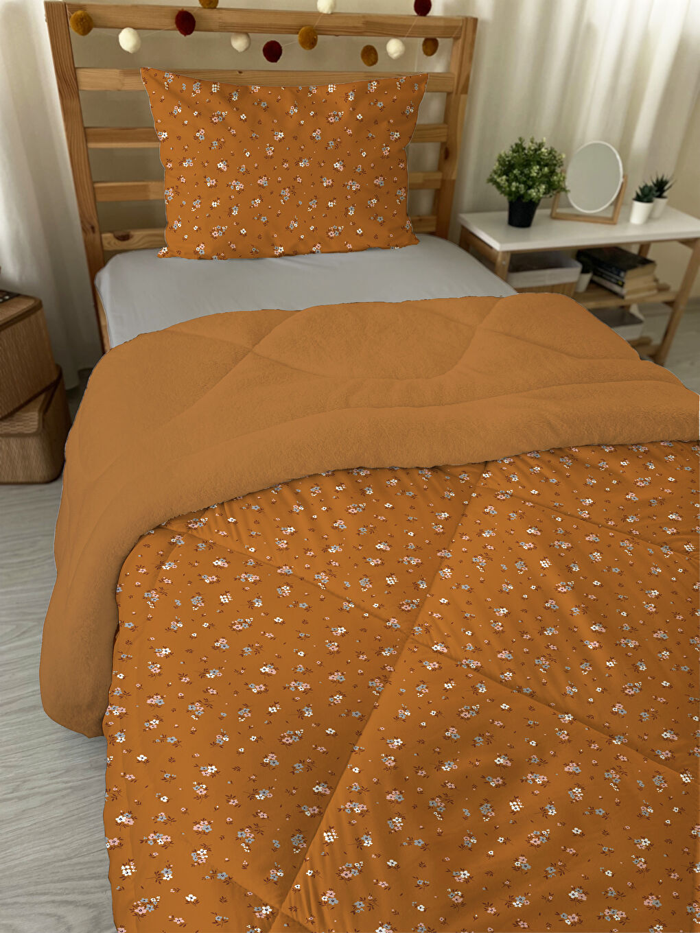 Karışık Minik Çiçekler Desenli Tek Kişilik Pelüş Yorgan Uyku Seti 160x220 cm-1