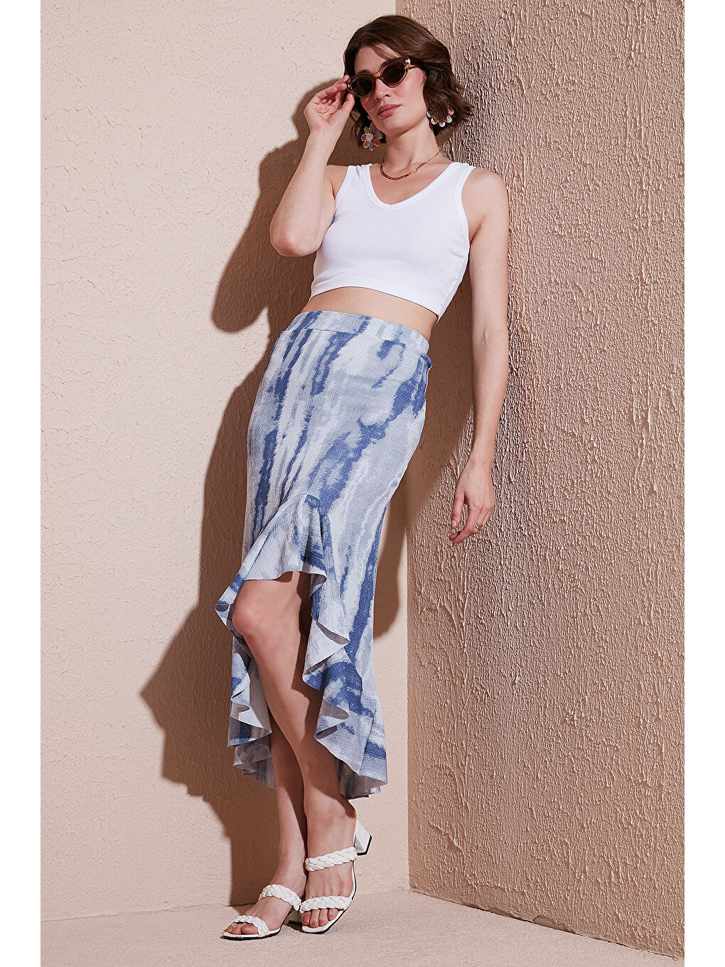 İndigo Regular Fit Desenli Yüksek Bel Volanlı Midi Boy Yırtmaçlı Etek 5869013