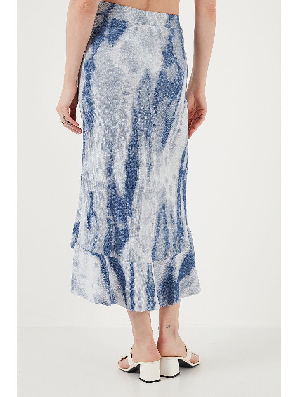 İndigo Regular Fit Desenli Yüksek Bel Volanlı Midi Boy Yırtmaçlı Etek 5869013-6