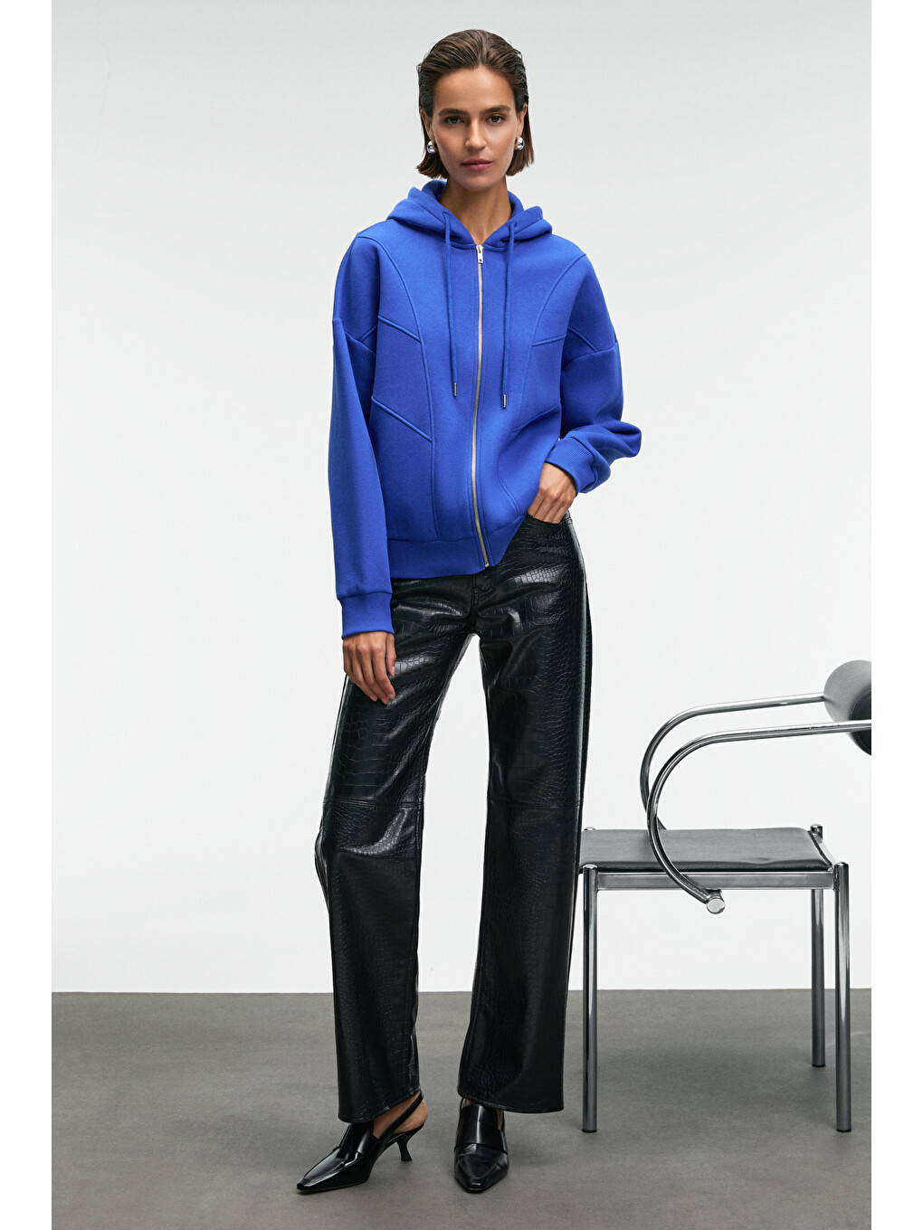 Vyselle Kadın Önü Kesikli Metal Fermuarlı Kapüşonlu Etiket Detaylı Oversize Mavi Sweatshirt