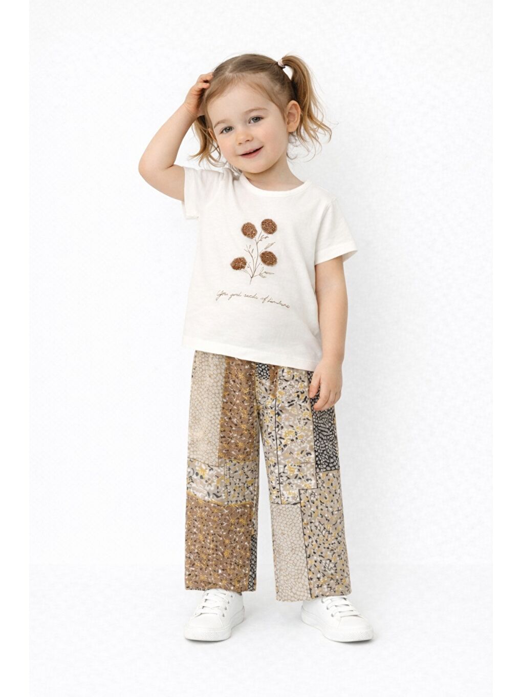 Kahverengi Tatlı Çiçek Desenli Oversize Rahat Kesim Kız Bebek Takımı