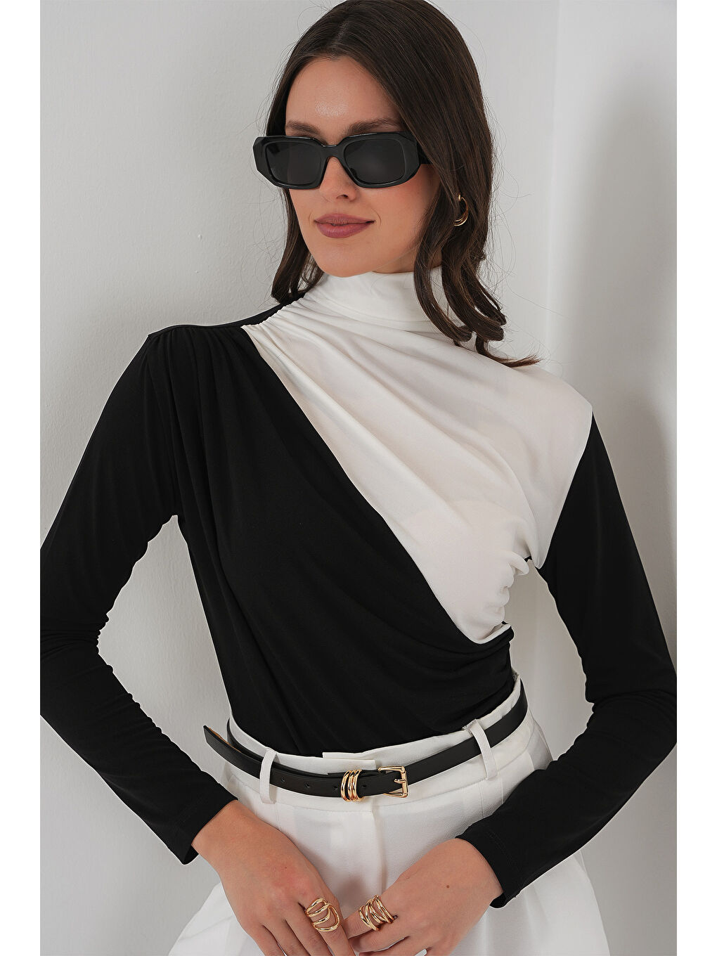 940 Büzgü Detaylı Sandy Bluz - Siyah