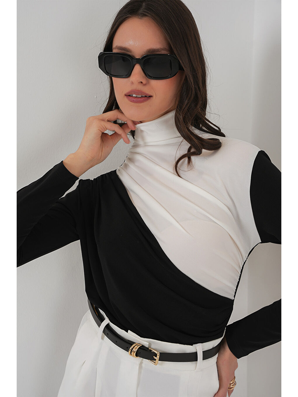 940 Büzgü Detaylı Sandy Bluz - Siyah-3