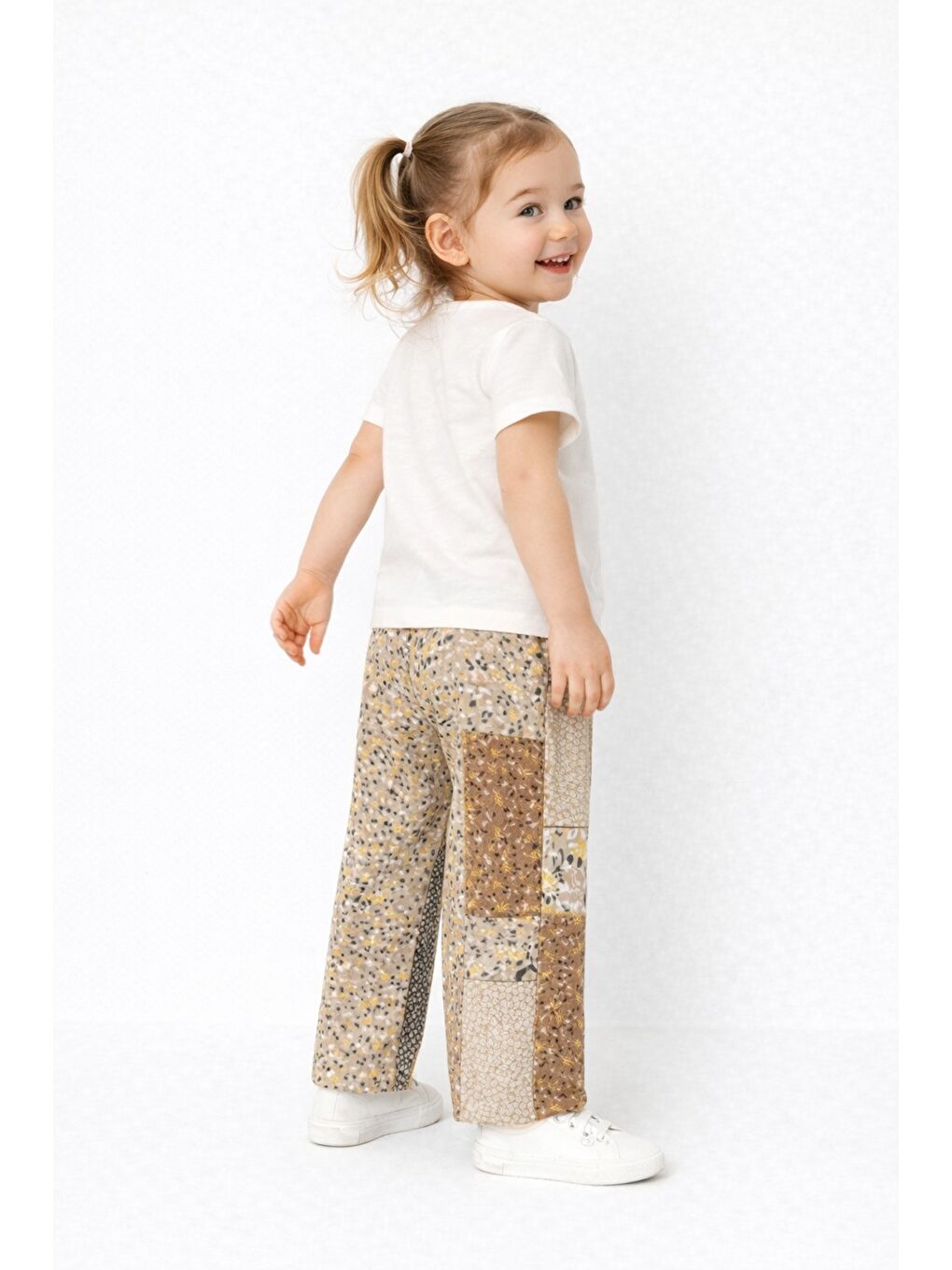 Kahverengi Tatlı Çiçek Desenli Oversize Rahat Kesim Kız Bebek Takımı-3