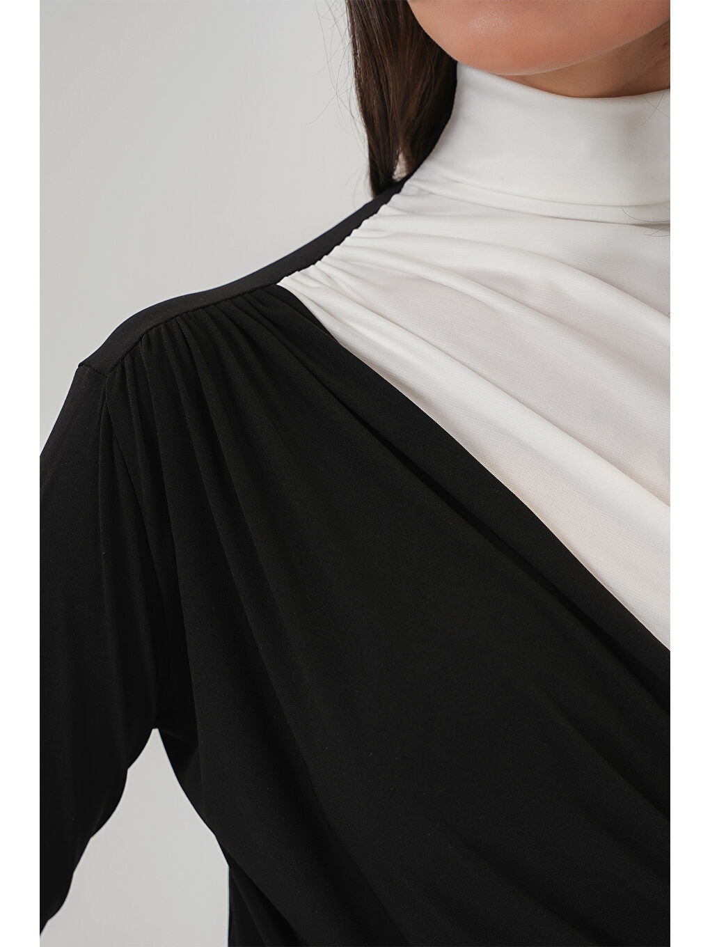 940 Büzgü Detaylı Sandy Bluz - Siyah-4
