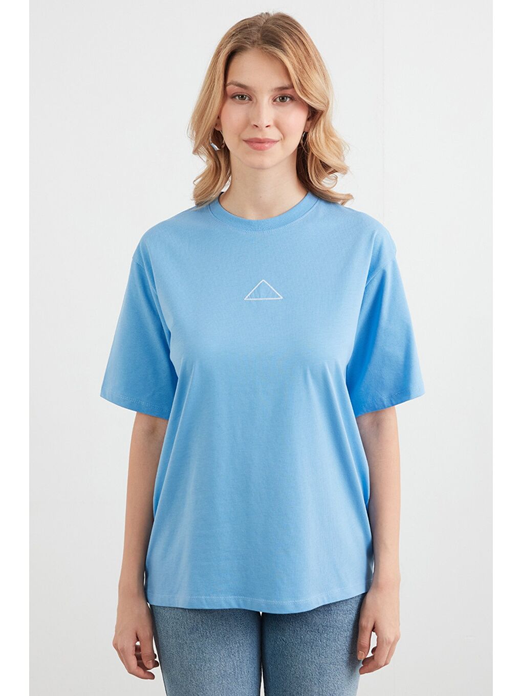 Mavi Üçgen Nakışlı Bisiklet Yaka Oversize Tişört-4