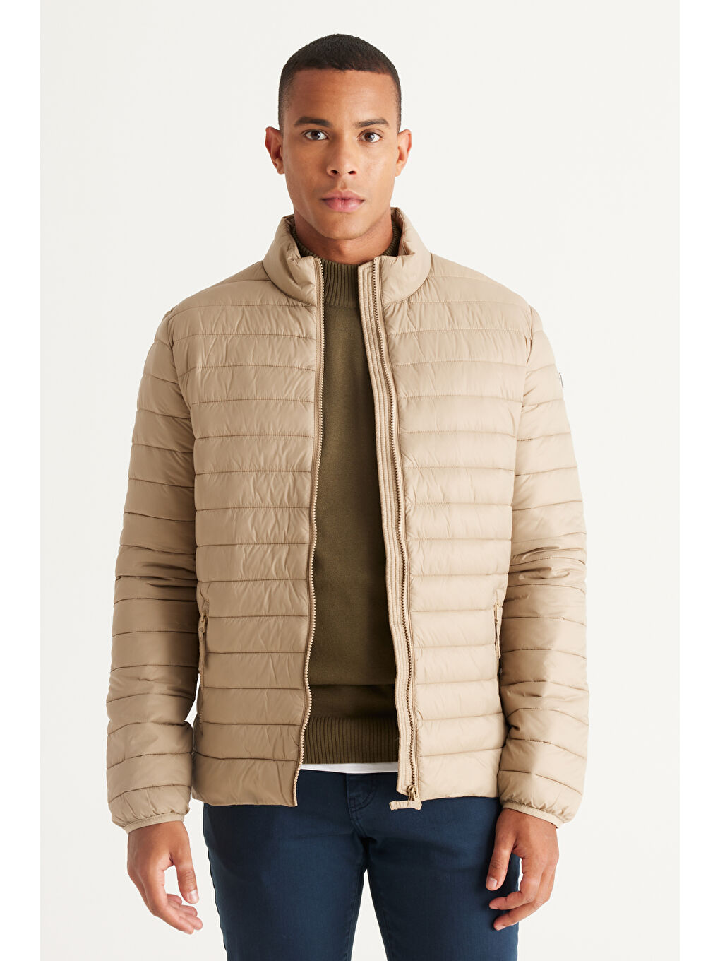 Erkek Bej Standart Fit Normal Kesim Dik Yaka Desenli Mont-1