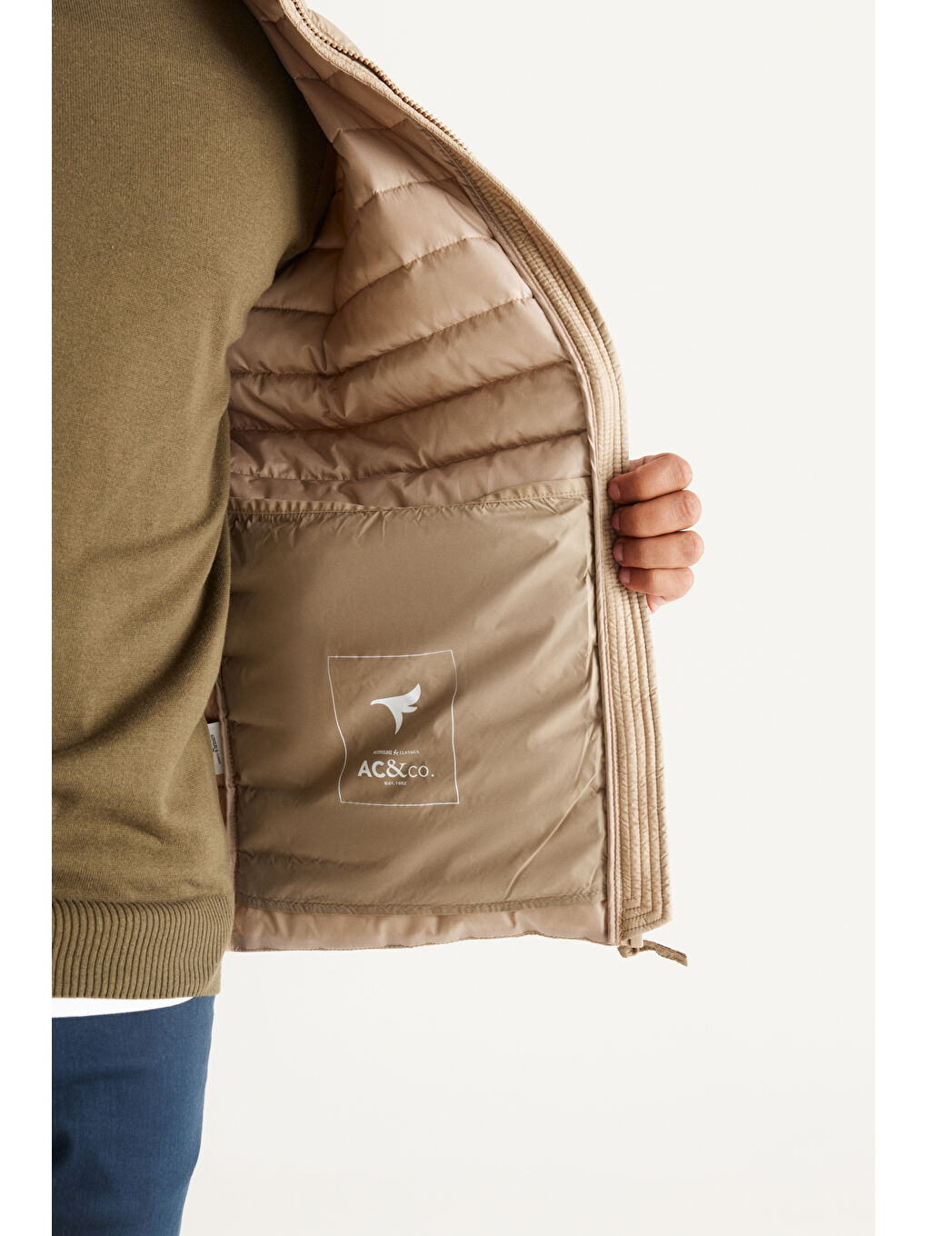 Erkek Bej Standart Fit Normal Kesim Dik Yaka Desenli Mont-3