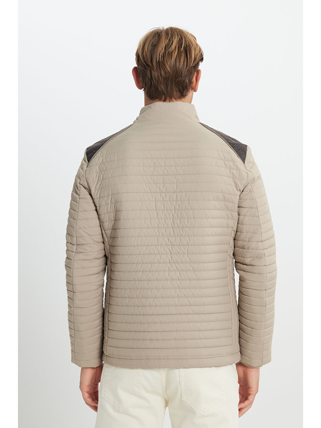 Erkek Bej Standart Fit Normal Kesim Kapitone Desenli Dik Yaka Fermuarlı Yan Cep Şişme Mont-6