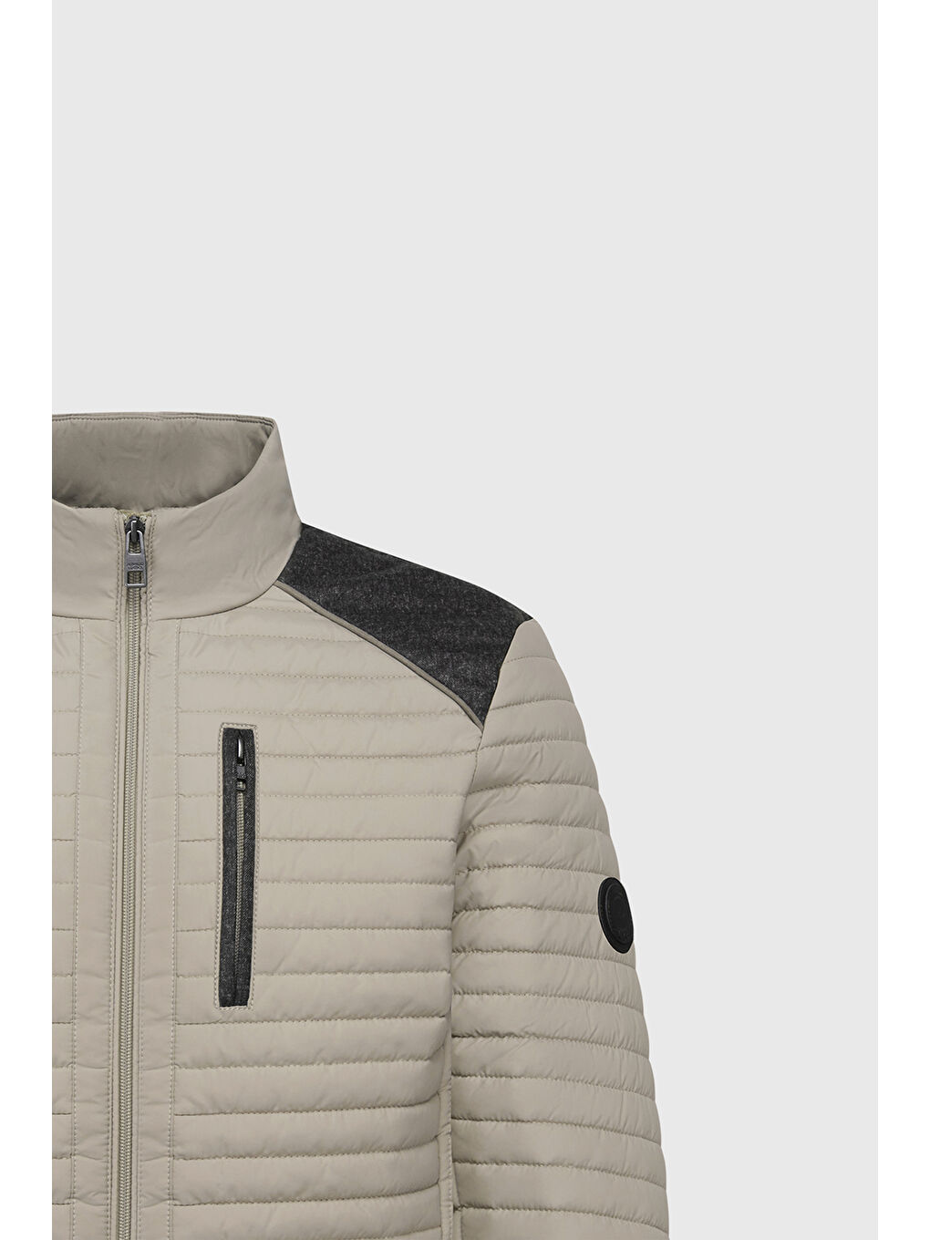 Erkek Bej Standart Fit Normal Kesim Kapitone Desenli Dik Yaka Fermuarlı Yan Cep Şişme Mont-8