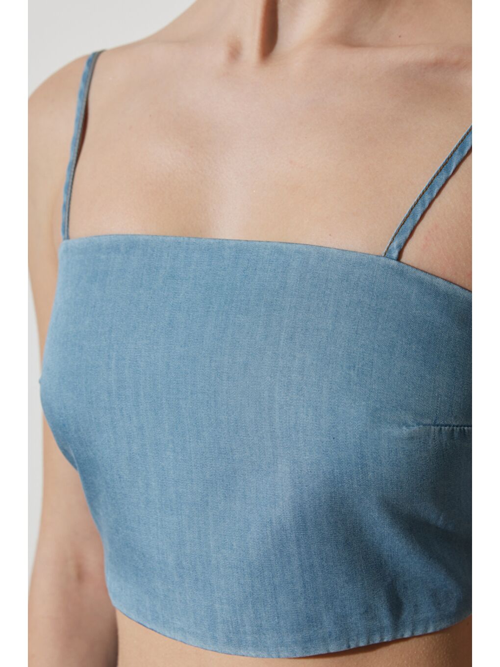 Regular Fit Normal Kesim Askılı Açık Mavi Jean Crop Bluz-4