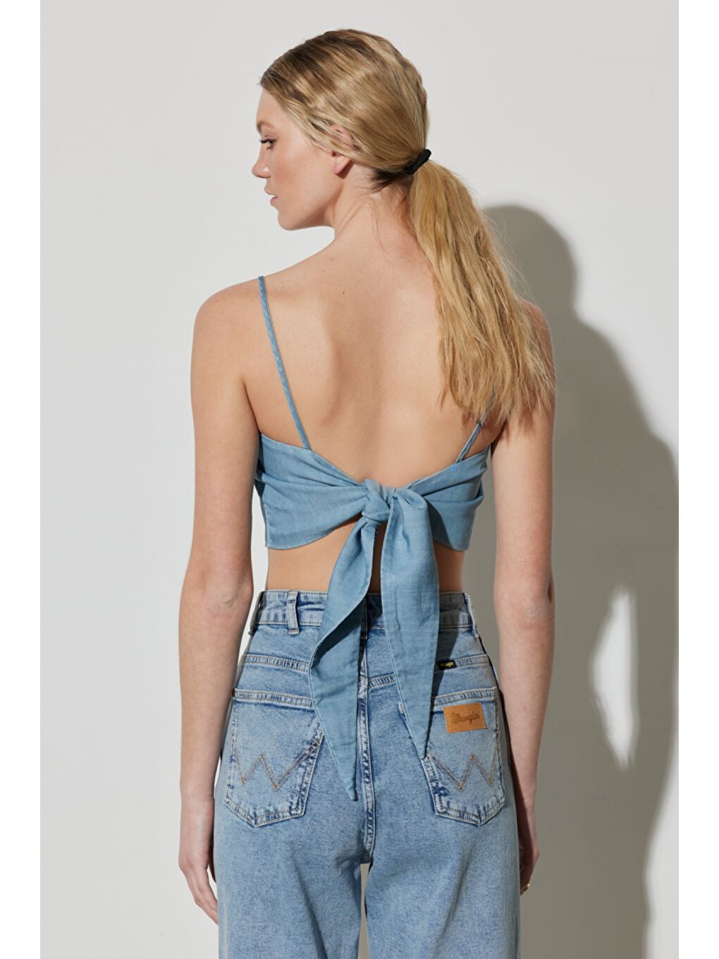 Regular Fit Normal Kesim Askılı Açık Mavi Jean Crop Bluz-7