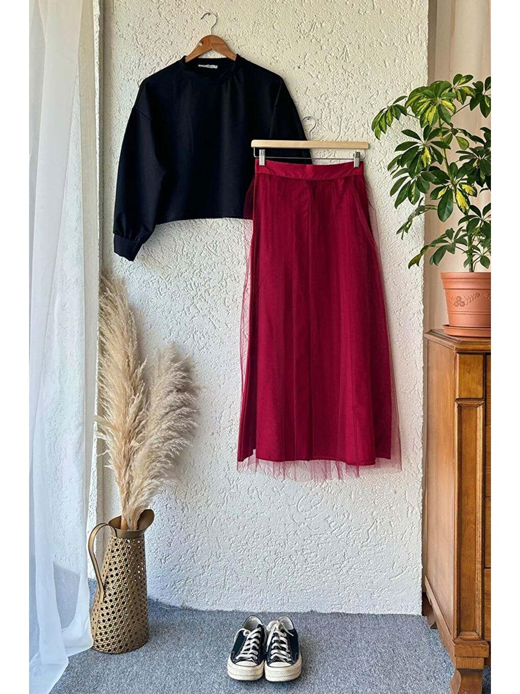 Bordo Tütülü Etek & Siyah Ahsen Crop Takım