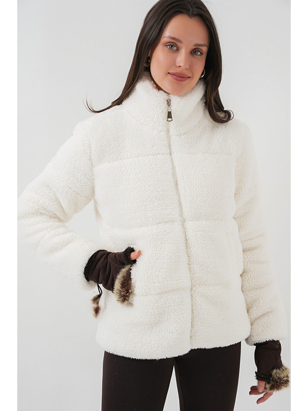 5178 Astarlı Pelüş Mont   Beyaz-2