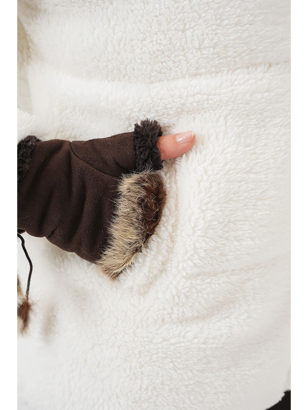 5178 Astarlı Pelüş Mont   Beyaz-4