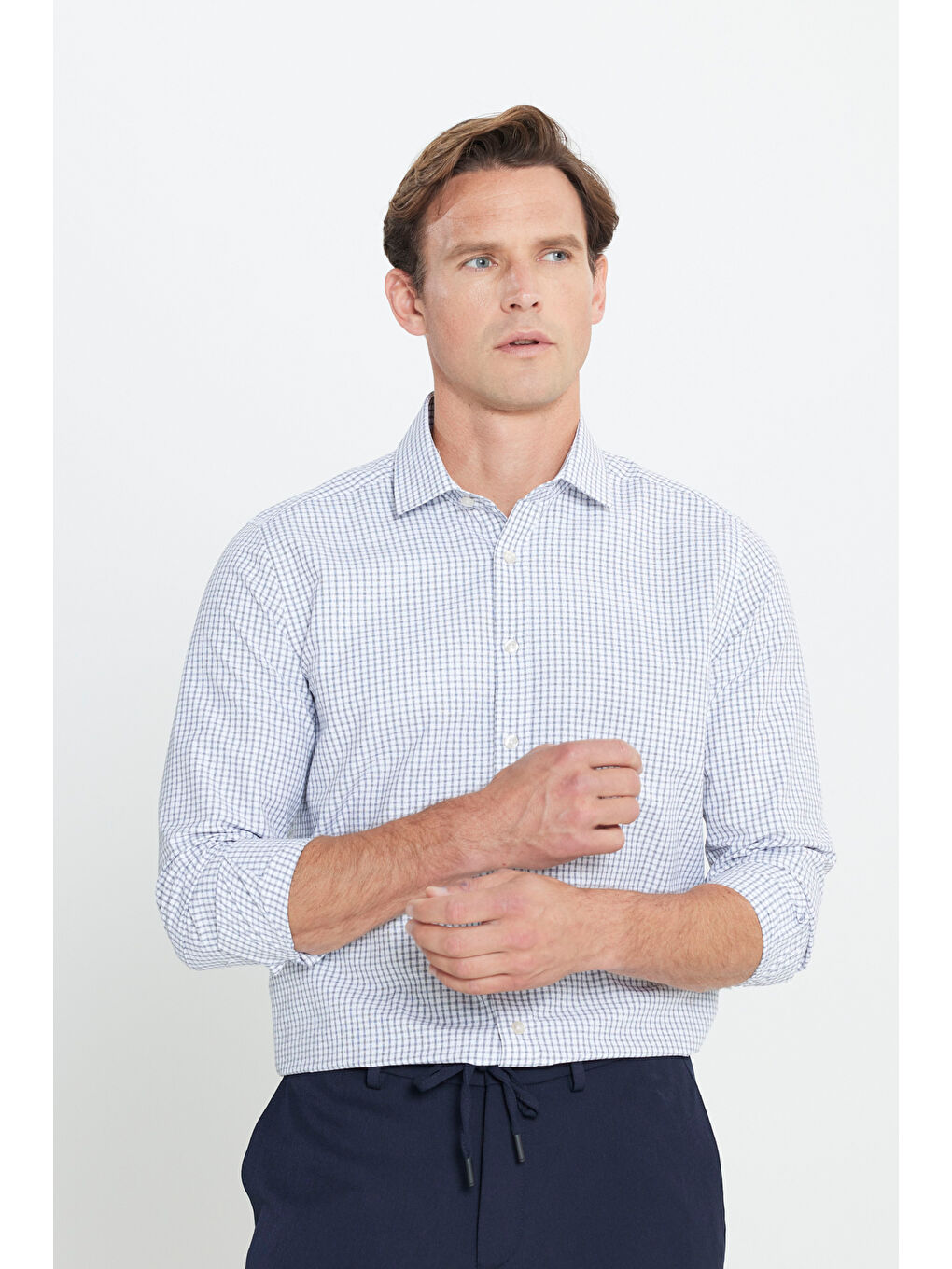 Erkek Beyaz-Lacivert Pamuklu Oxford Slim Fit Dar Kesim Klasik Yaka Armürlü Gömlek-2