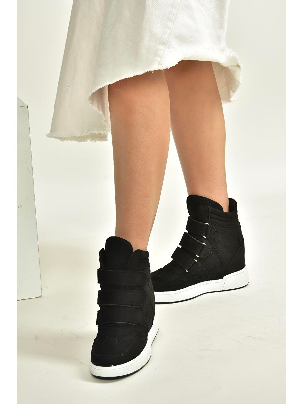 Siyah Kadın Bot V367856002-1