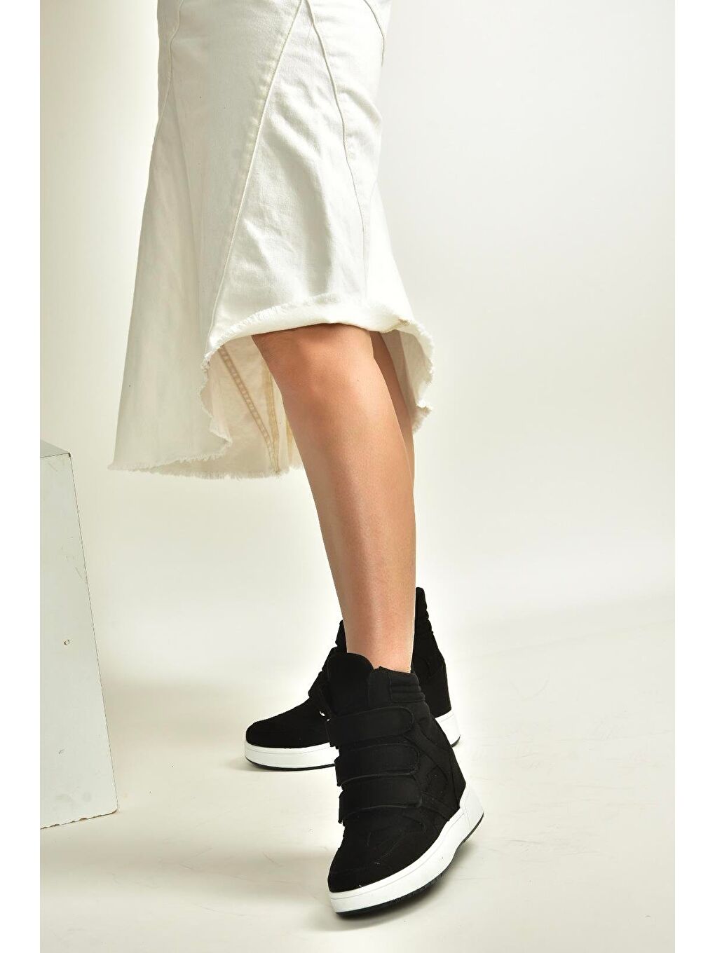 Siyah Kadın Bot V367856002-2