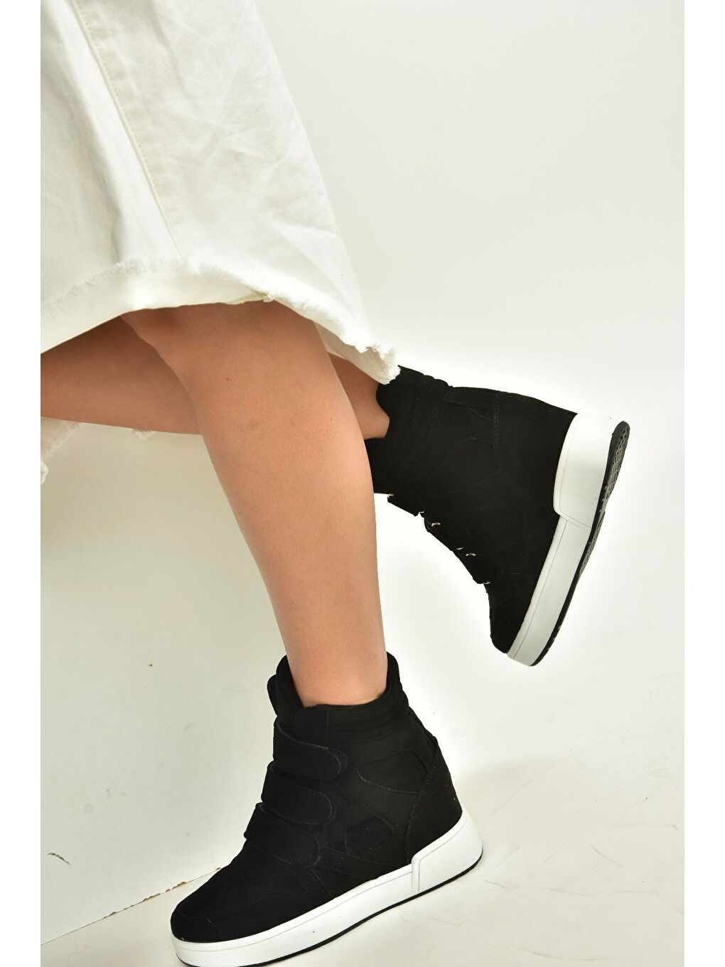 Siyah Kadın Bot V367856002-3