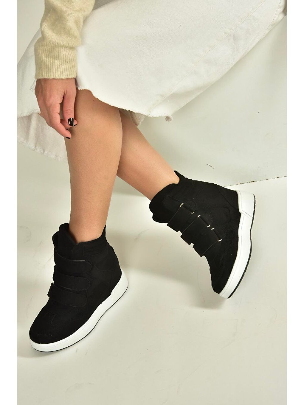 Siyah Kadın Bot V367856002-4