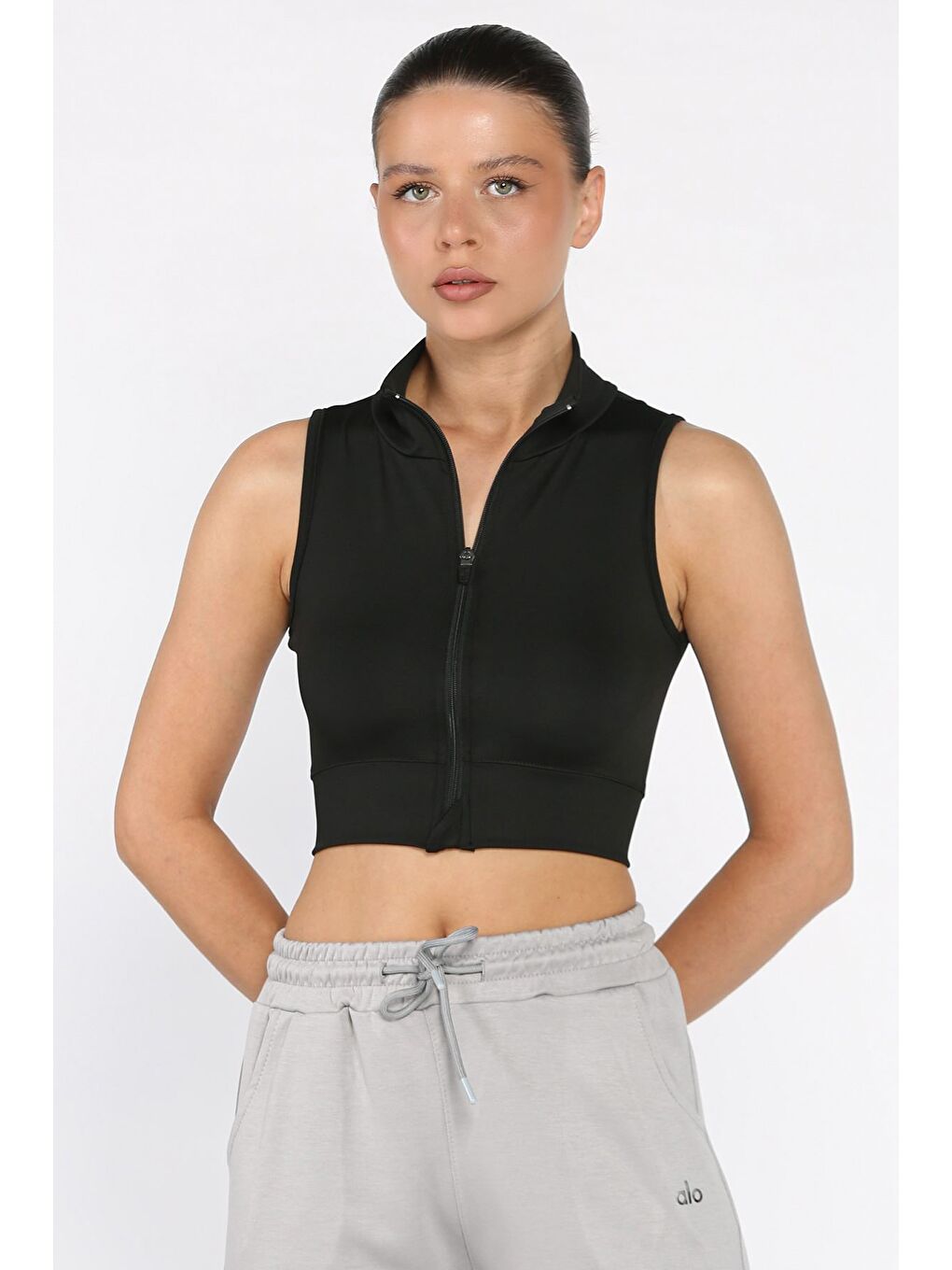 Siyah Kadın Ön Fermuarlı Elastanlı Crop Top Bluz-1