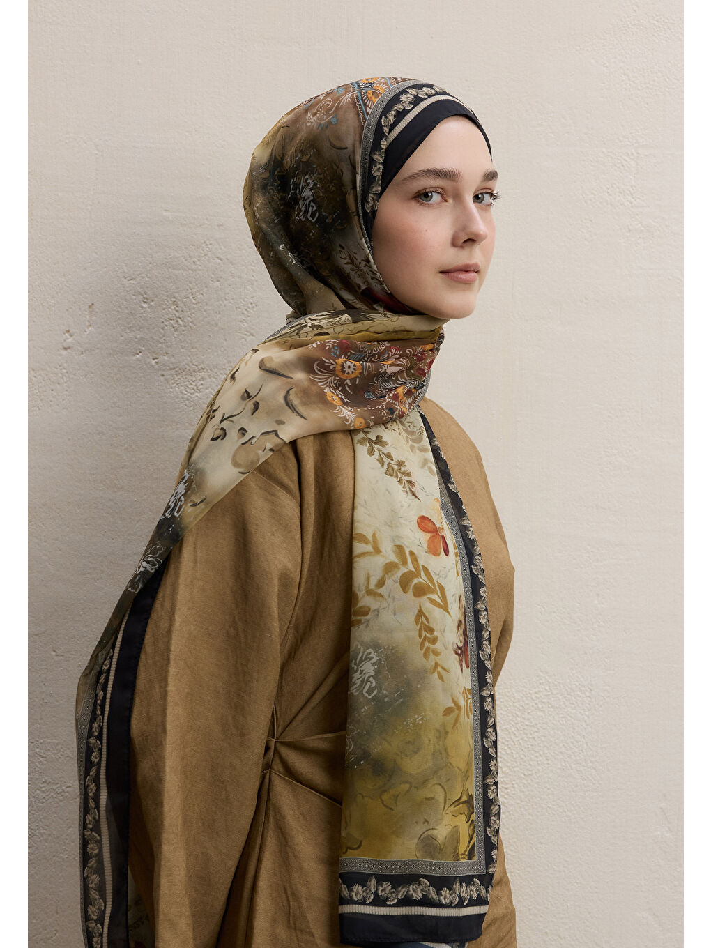 Ellen Desen İpek Krep Şal Siyah