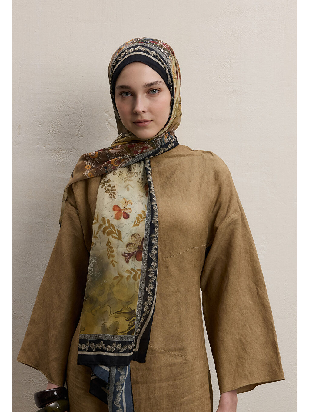 Ellen Desen İpek Krep Şal Siyah-2