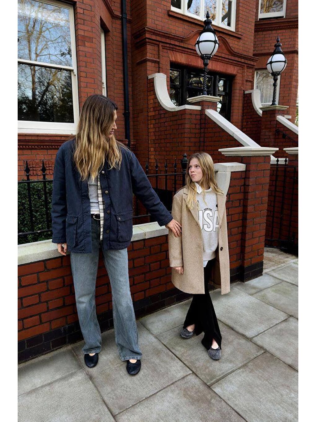 Kız Çocuk Pamuklu Siyah İspanyol Paça Pantolon – Yırtmaç Detaylı-2