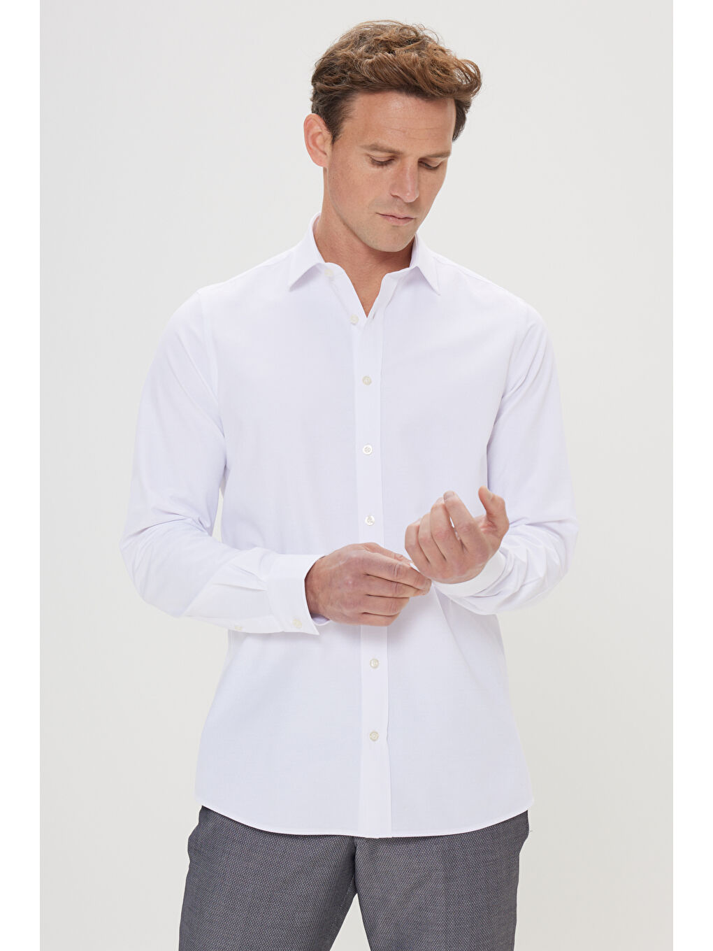 Erkek Beyaz Pamuklu Dar Kesim Klasik Yaka Armürlü Gömlek-2