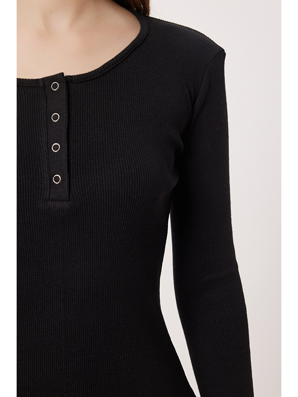 Siyah Katmanlı Çıtçıtlı Fitilli Örme Bluz SİYAH LRN0030-4