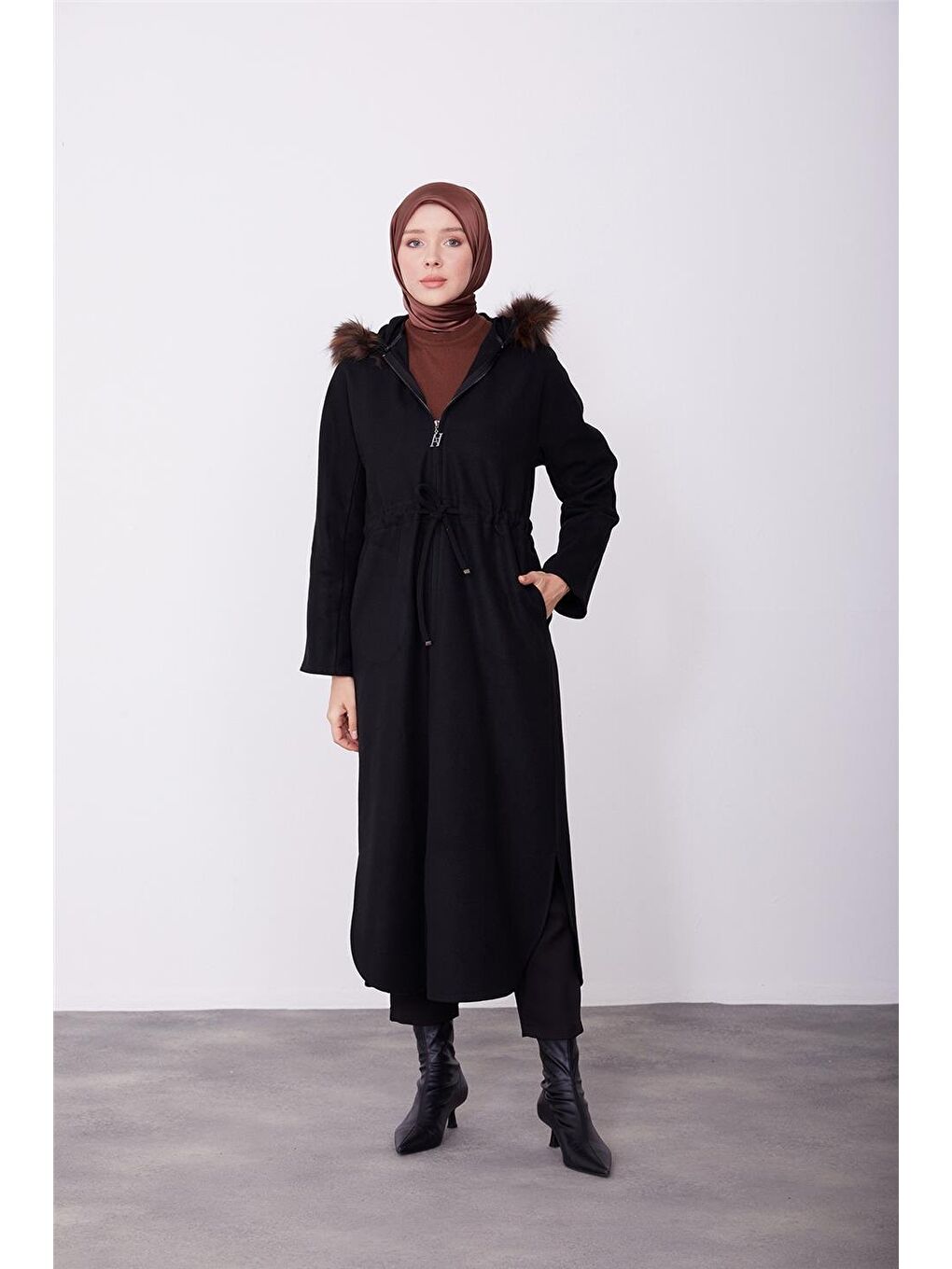 Seyyar Kürklü Kaban 23K7226 Siyah-1