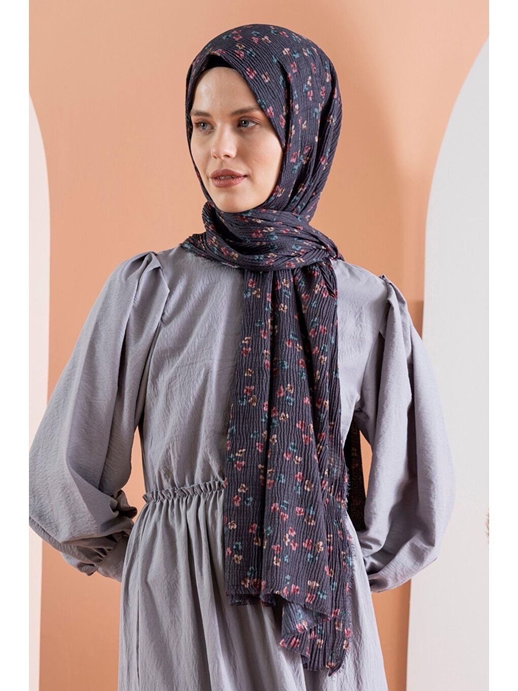 Gri Kadın Çiçek Desenli Kırışmaz Bürümcük Şal 190*80 Cm-1