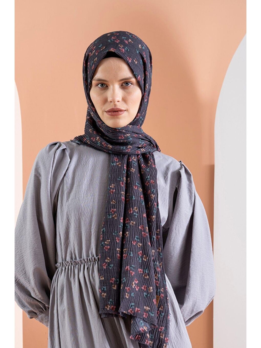 Gri Kadın Çiçek Desenli Kırışmaz Bürümcük Şal 190*80 Cm-3