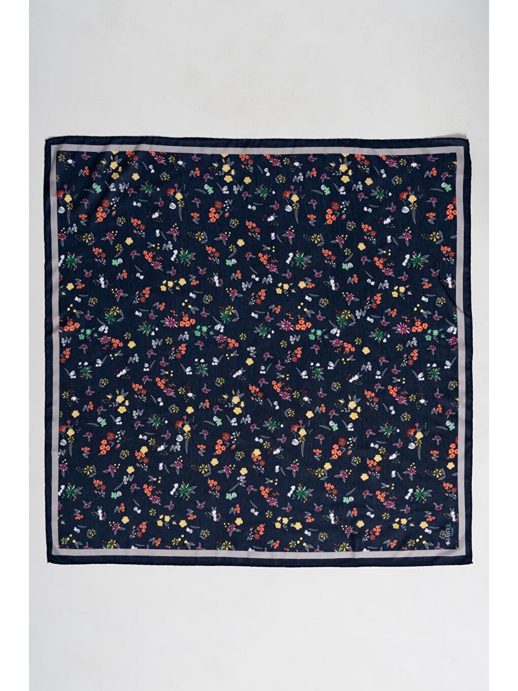 Lacivert Kadın Digital Baskılı Çiçek Desen Soft Eşarp-1