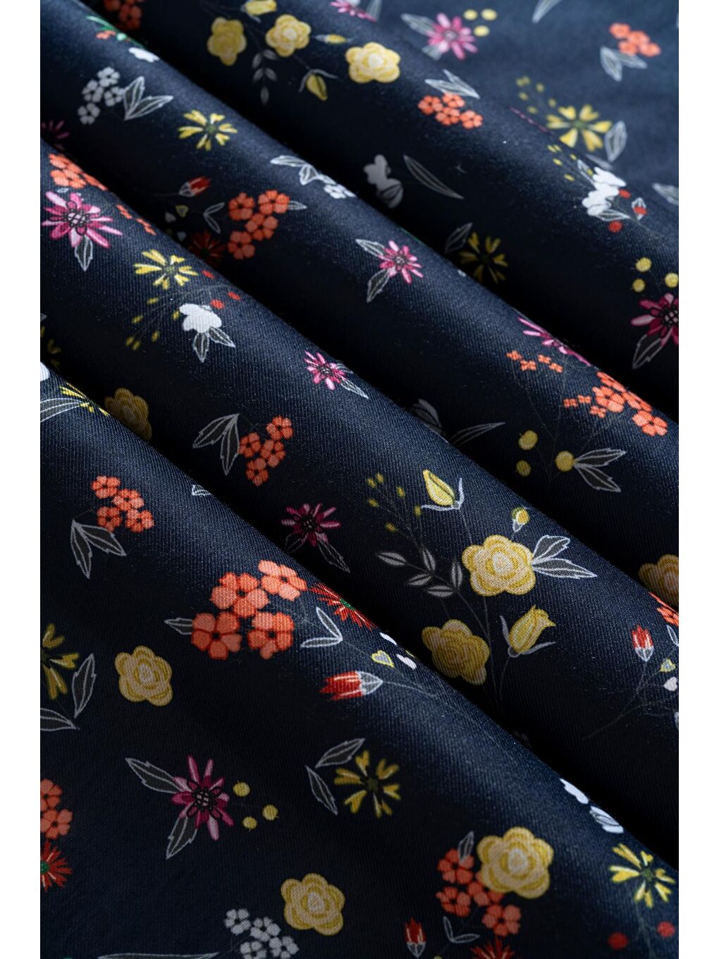 Lacivert Kadın Digital Baskılı Çiçek Desen Soft Eşarp-2