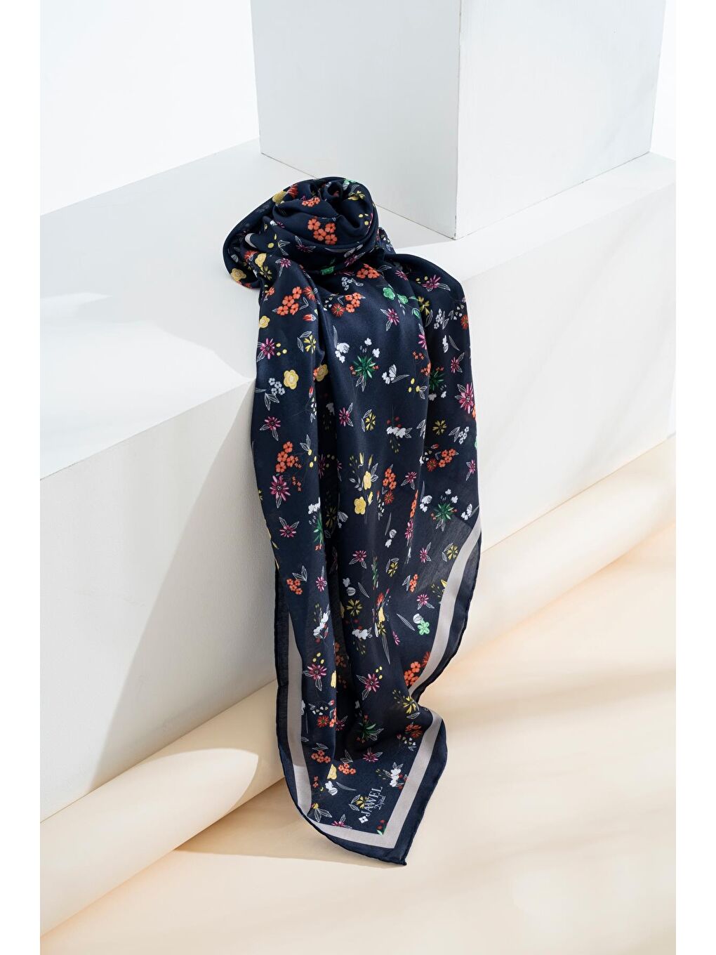 Lacivert Kadın Digital Baskılı Çiçek Desen Soft Eşarp-4