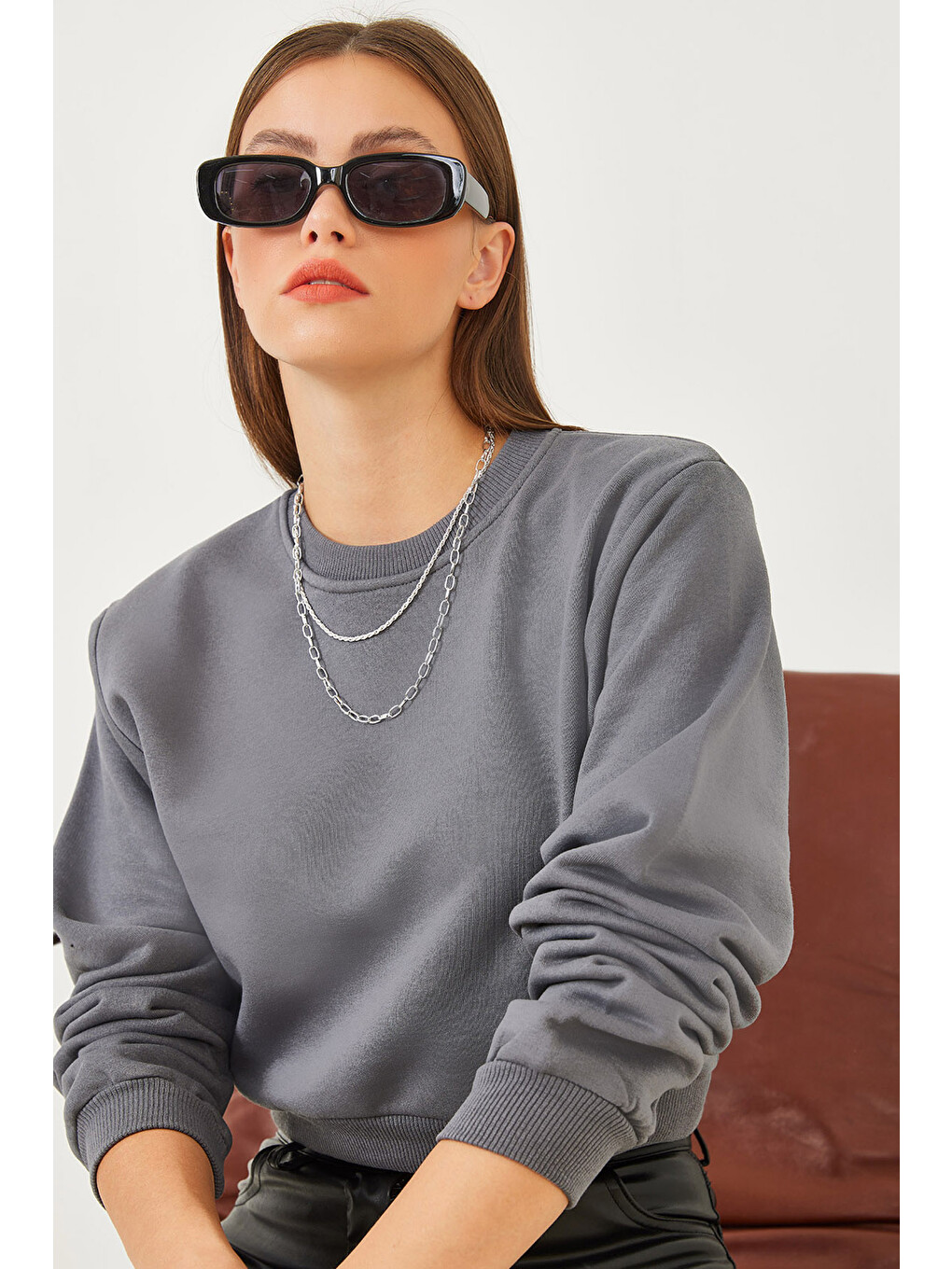 Gri Kadın Bisiklet Yaka Şardonlu Basic Crop Sweatshirt