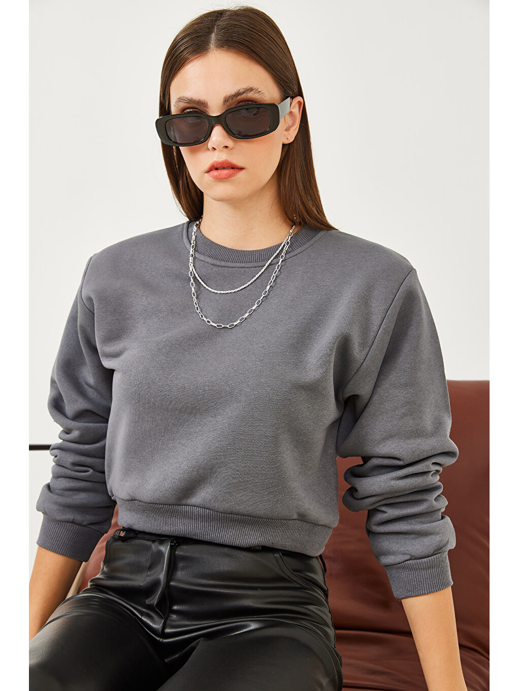 Gri Kadın Bisiklet Yaka Şardonlu Basic Crop Sweatshirt-2